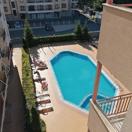 5 Floor Pool View Апартамент